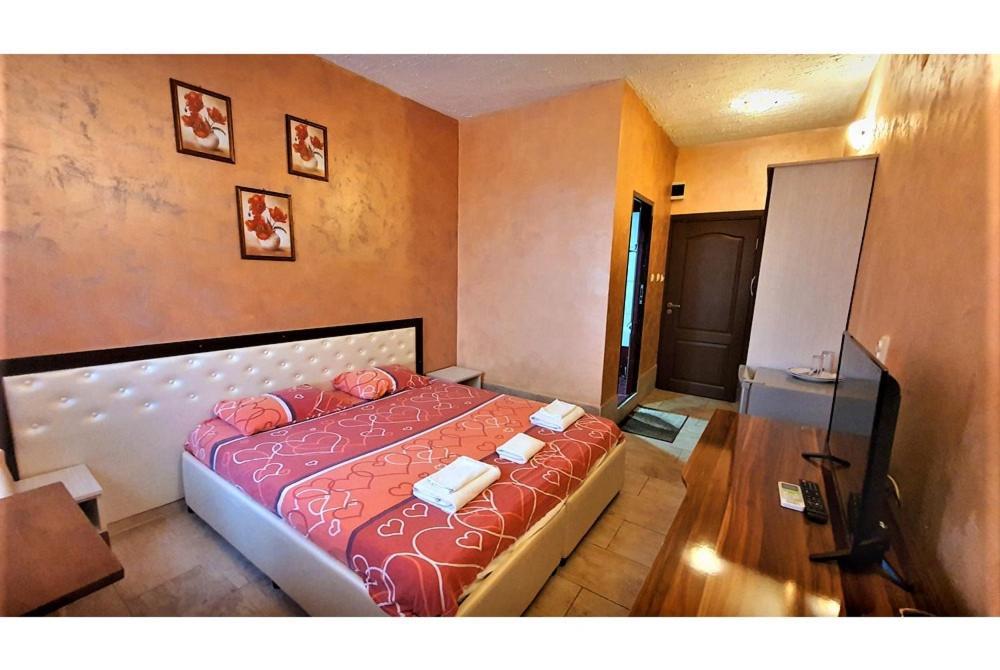 Хотел Дунав Свищов Hostel ภายนอก รูปภาพ